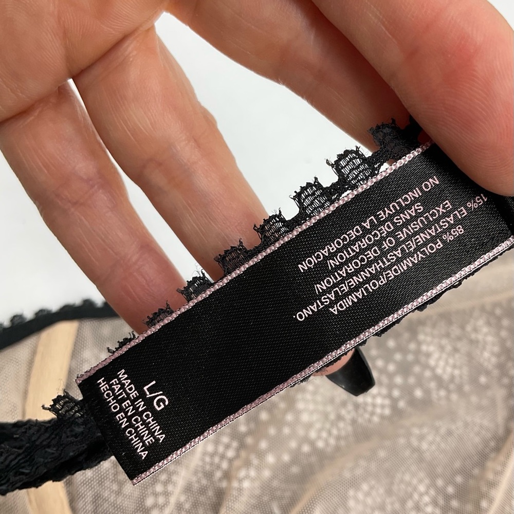 VICTORIAS SECRET TRIANGLE LACE BRALETTE TOP - Picture 5 of 5